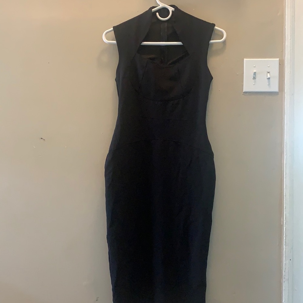 Formal black dress. Size M.